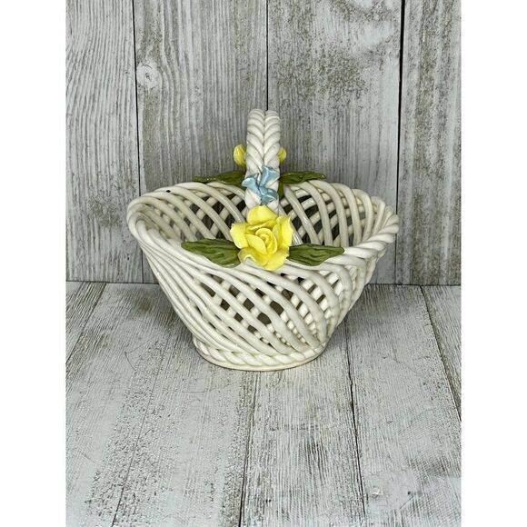 Vintage Bassano Capodimonte Style Italian Ceramic Woven Basket - Picture 4 of 8